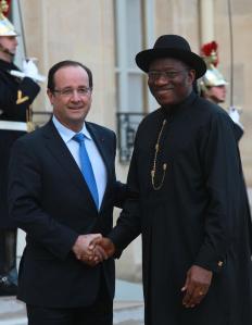 French President Francois Hollande and Nigerian President Goodluck Jonathan in February 2013 in Paris. How precious. 